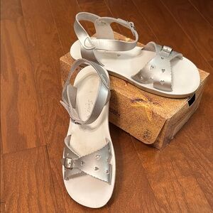 Silver SweetHeart Salt Water Sandals Big Girls 3